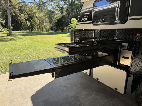 2020 MDC XT14E Hybrid Pop Top image