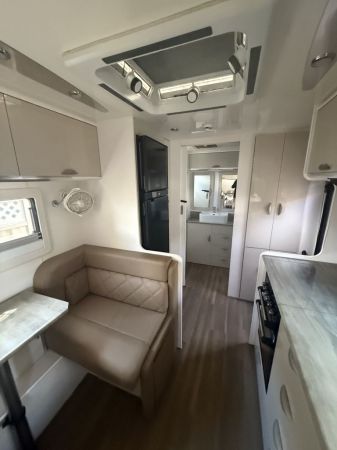 2020 Crusader EXCALIBUR Caravan image