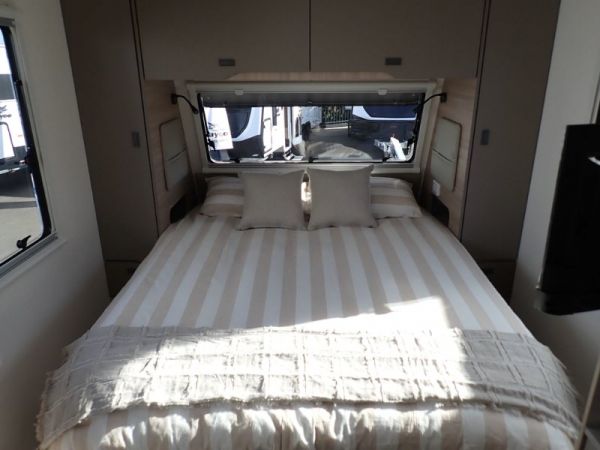 2025 Jayco Discovery Caravan 19.61-2.OB.DY-MY25 image