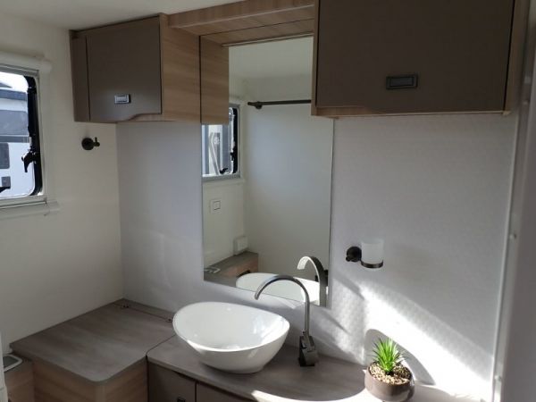 2025 Jayco Discovery Caravan 19.61-2.OB.DY-MY25 image