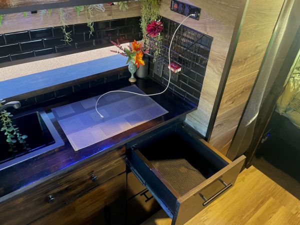 2021 LDV Deliver 9 Camper Campervan image