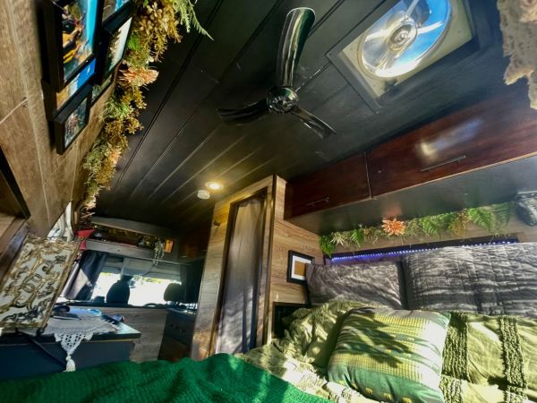 2021 LDV Deliver 9 Camper Campervan image