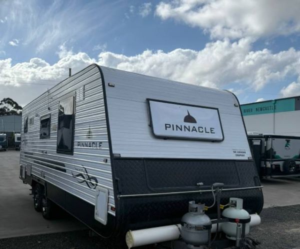 2014 The Caravan Company Pinnacle Caravan 19'6 FULL ENSUITE image