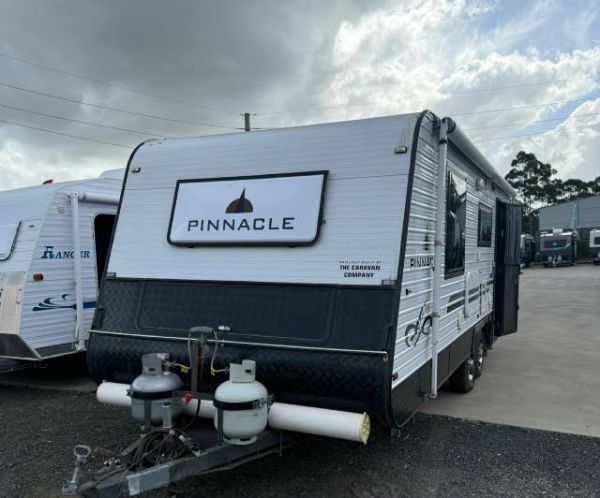 2014 The Caravan Company Pinnacle Caravan 19'6 FULL ENSUITE image