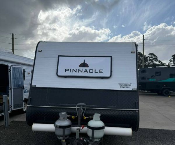2014 The Caravan Company Pinnacle Caravan 19'6 FULL ENSUITE image