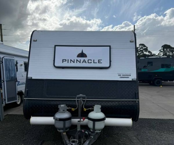 2014 The Caravan Company Pinnacle Caravan 19'6 FULL ENSUITE image