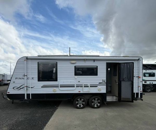 2014 The Caravan Company Pinnacle Caravan 19'6 FULL ENSUITE image