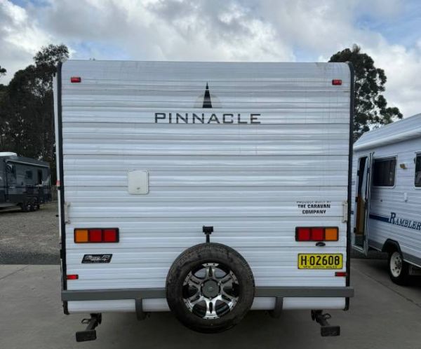 2014 The Caravan Company Pinnacle Caravan 19'6 FULL ENSUITE image