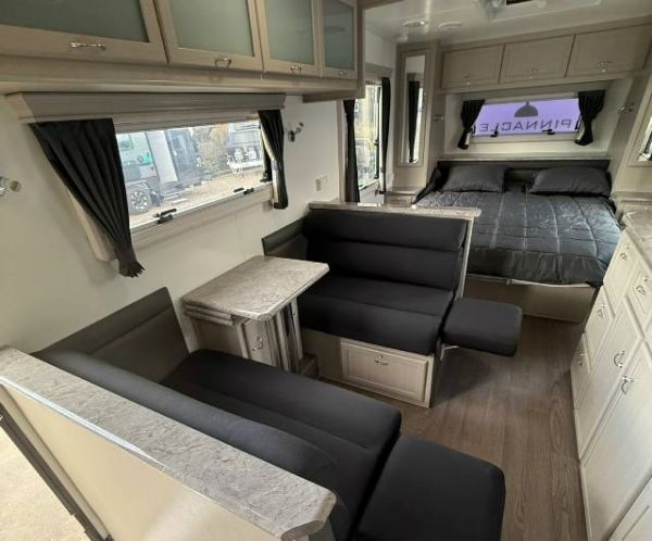 2014 The Caravan Company Pinnacle Caravan 19'6 FULL ENSUITE image
