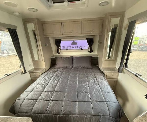 2014 The Caravan Company Pinnacle Caravan 19'6 FULL ENSUITE image