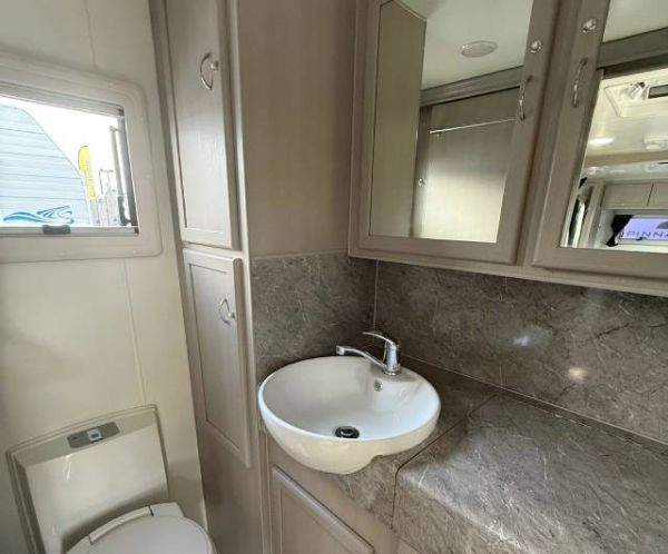 2014 The Caravan Company Pinnacle Caravan 19'6 FULL ENSUITE image