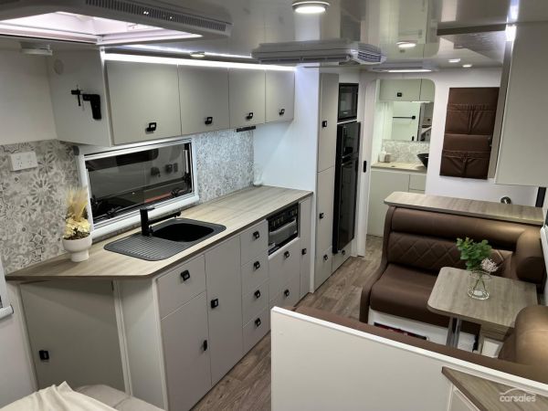 2025 Design RV Forerunner Van 5-2+ 21' image