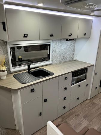 2025 Design RV Forerunner Van 5-2+ 21' image