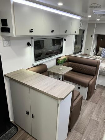 2025 Design RV Forerunner Van 5-2+ 21' image