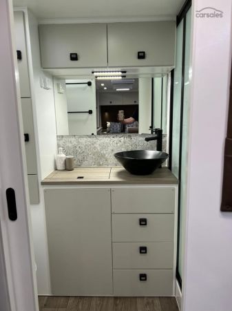 2025 Design RV Forerunner Van 5-2+ 21' image