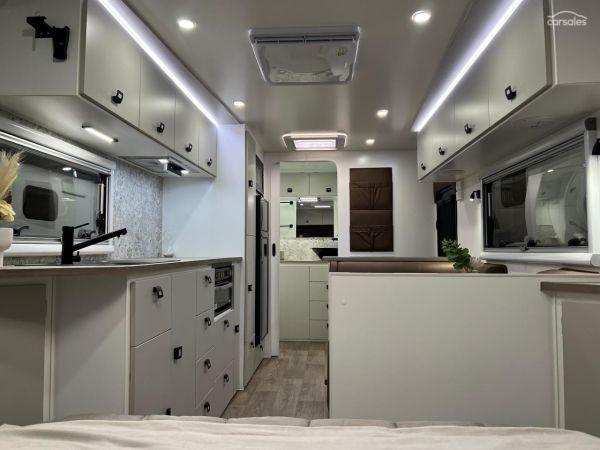 2025 Design RV Forerunner Van 5-2+ 21' image