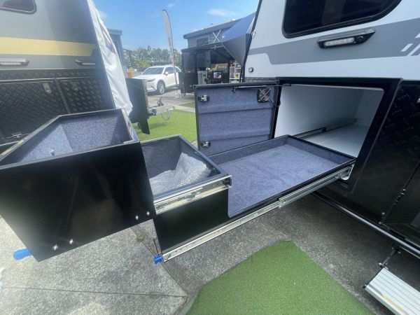 2024 Boss Adventure Pilbara 15 Hybrid Pop Top image