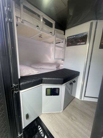 2024 Boss Adventure Pilbara 15 Hybrid Pop Top image