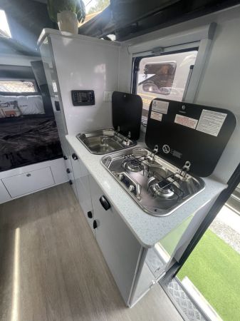 2024 Boss Adventure Pilbara 15 Hybrid Pop Top image