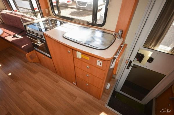 2012 Winnebago Ceduna image