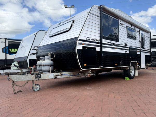 2018 Supreme CLASSIC Caravan image
