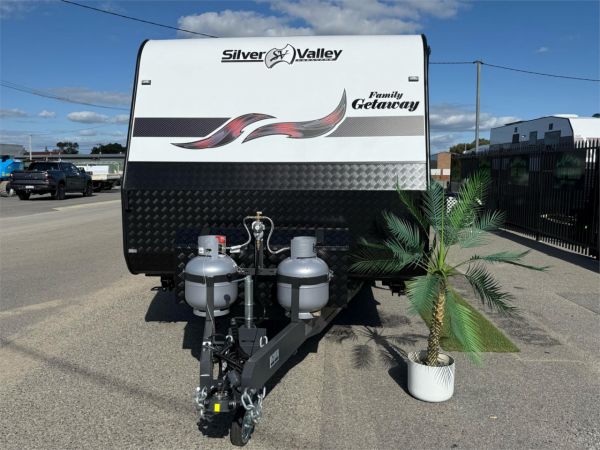 2025 SILVER VALLEY CARAVANS FAMILY GETAWAY 21'6'' TANDEM AXLE SEMI OFF-ROAD BUNK 2 BUNKS MID DOOR SEMI OFF ROAD image