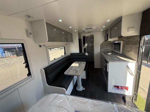 2025 SILVER VALLEY CARAVANS FAMILY GETAWAY 21'6'' TANDEM AXLE SEMI OFF-ROAD BUNK 2 BUNKS MID DOOR SEMI OFF ROAD image