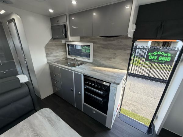 2025 SILVER VALLEY CARAVANS FAMILY GETAWAY 21'6'' TANDEM AXLE SEMI OFF-ROAD BUNK 2 BUNKS MID DOOR SEMI OFF ROAD image