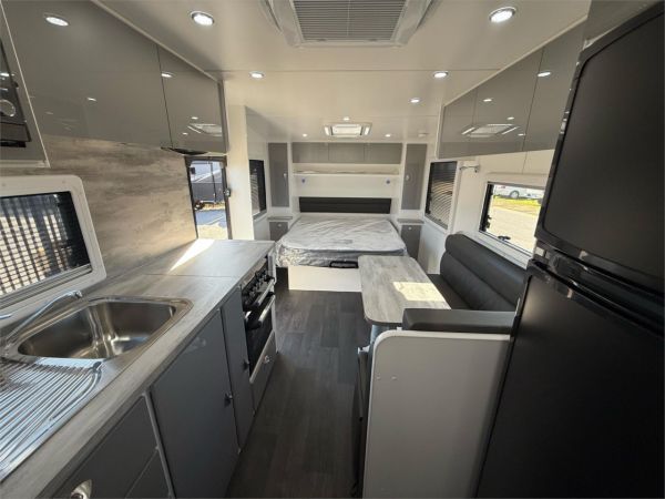 2025 SILVER VALLEY CARAVANS FAMILY GETAWAY 21'6'' TANDEM AXLE SEMI OFF-ROAD BUNK 2 BUNKS MID DOOR SEMI OFF ROAD image