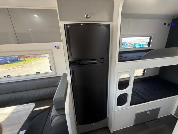 2025 SILVER VALLEY CARAVANS FAMILY GETAWAY 21'6'' TANDEM AXLE SEMI OFF-ROAD BUNK 2 BUNKS MID DOOR SEMI OFF ROAD image