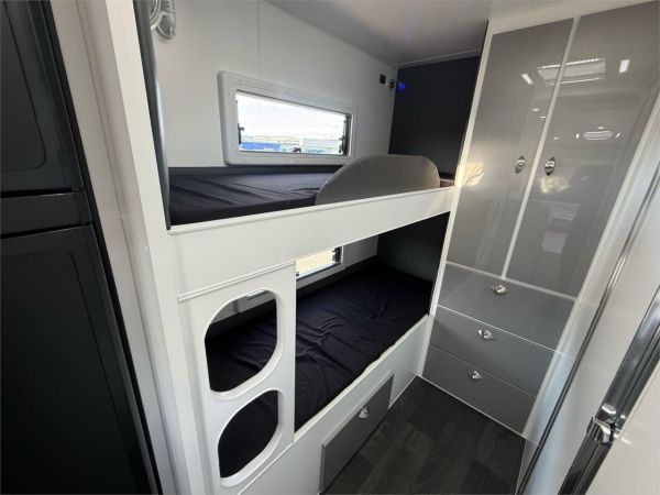 2025 SILVER VALLEY CARAVANS FAMILY GETAWAY 21'6'' TANDEM AXLE SEMI OFF-ROAD BUNK 2 BUNKS MID DOOR SEMI OFF ROAD image