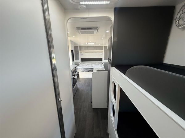 2025 SILVER VALLEY CARAVANS FAMILY GETAWAY 21'6'' TANDEM AXLE SEMI OFF-ROAD BUNK 2 BUNKS MID DOOR SEMI OFF ROAD image