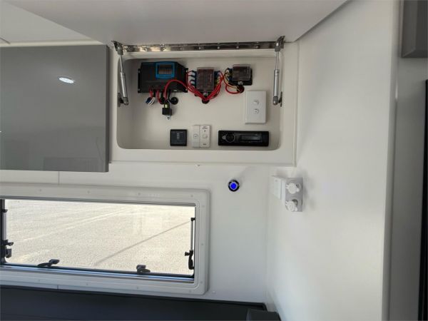 2025 SILVER VALLEY CARAVANS FAMILY GETAWAY 21'6'' TANDEM AXLE SEMI OFF-ROAD BUNK 2 BUNKS MID DOOR SEMI OFF ROAD image