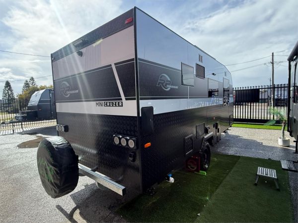 2025 RP CARAVANS MINI CRUZER 18'6'' SINGLE AXLE 2 BUNKS OFF-ROAD 2 BUNKS FULL OFF-ROAD image