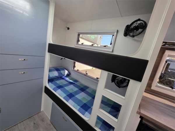 2025 RP CARAVANS MINI CRUZER 18'6'' SINGLE AXLE 2 BUNKS OFF-ROAD 2 BUNKS FULL OFF-ROAD image