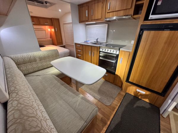 2012 Windsor Genesis GC638S image