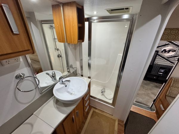 2012 Windsor Genesis GC638S image