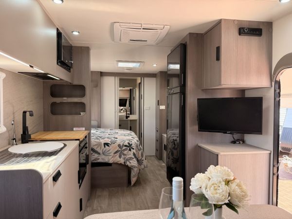 *** Under Offer *** 2023 Jayco Journey 21'6 Slide Out Caravan image