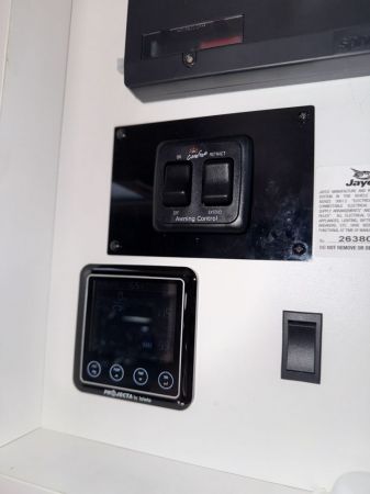 *** Under Offer *** 2023 Jayco Journey 21'6 Slide Out Caravan image