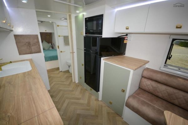 2025 Design RV Forerunner V10 image