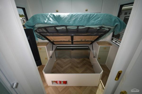 2025 Design RV Forerunner V10 image