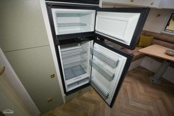 2025 Design RV Forerunner V10 image