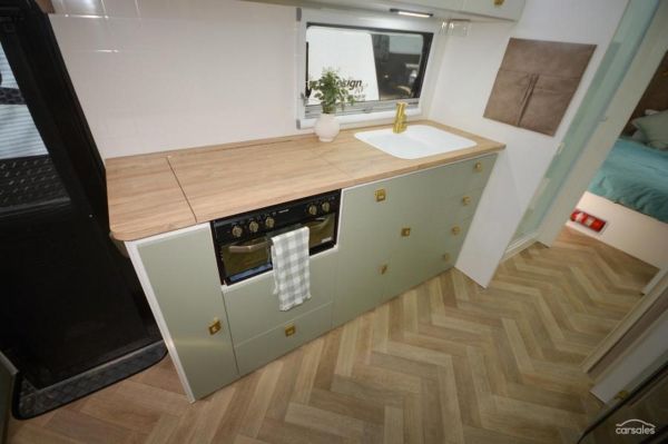 2025 Design RV Forerunner V10 image