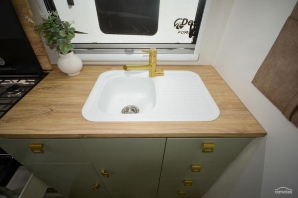 2025 Design RV Forerunner V10 image