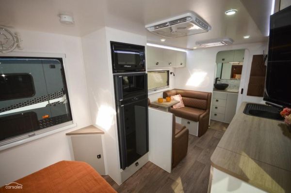 2025 Design RV Forerunner V-3 image