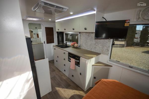 2025 Design RV Forerunner V-3 image