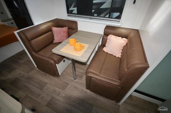 2025 Design RV Forerunner V-3 image