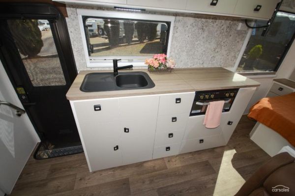 2025 Design RV Forerunner V-3 image