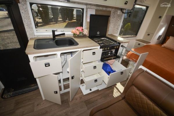 2025 Design RV Forerunner V-3 image