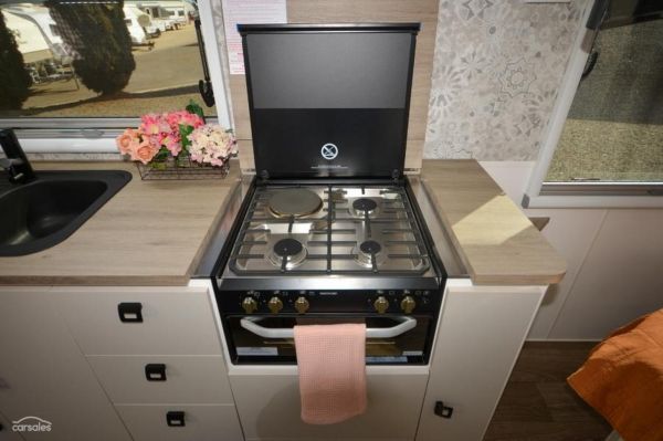 2025 Design RV Forerunner V-3 image